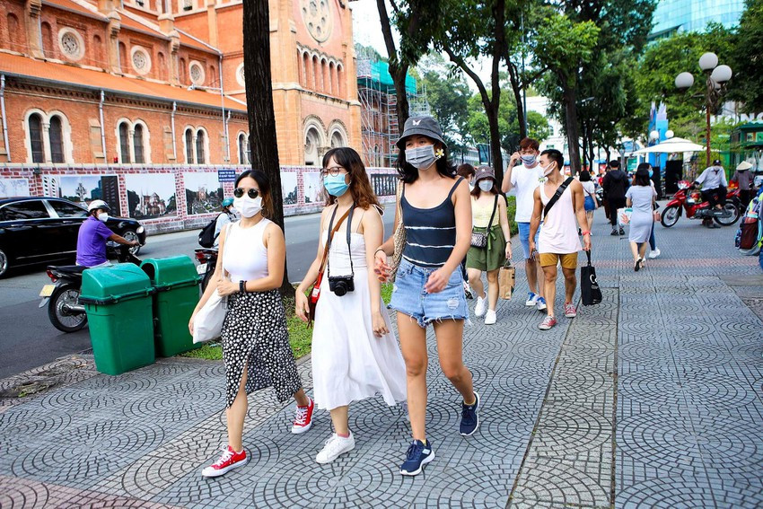 TP Hồ Chí Minh: Tất cả mọi người vẫn phải đeo khẩu trang theo quy định